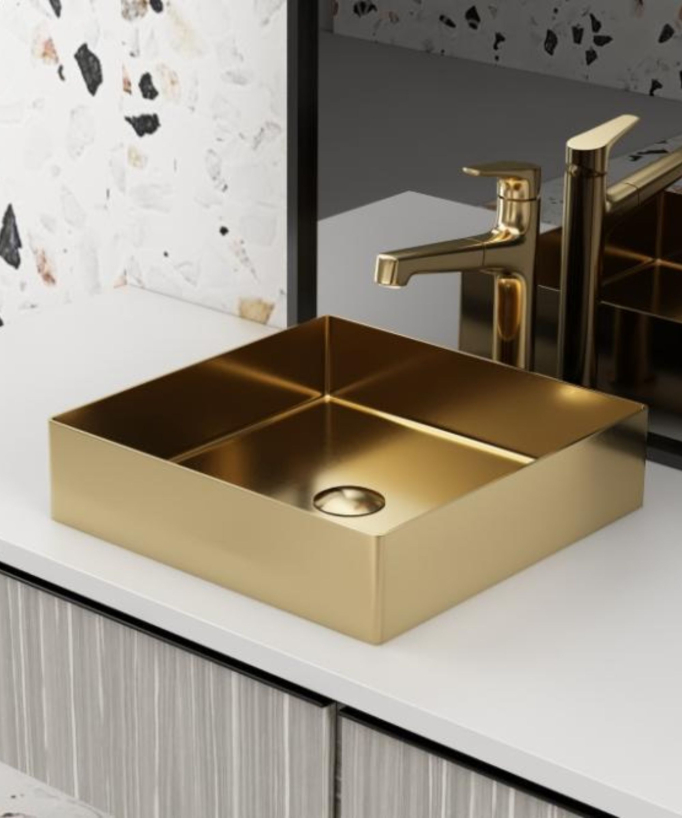 Vasque salle de bain carrée; doré brossé; fabriquée en acier inoxydable 304, avec une bonde de même finition 